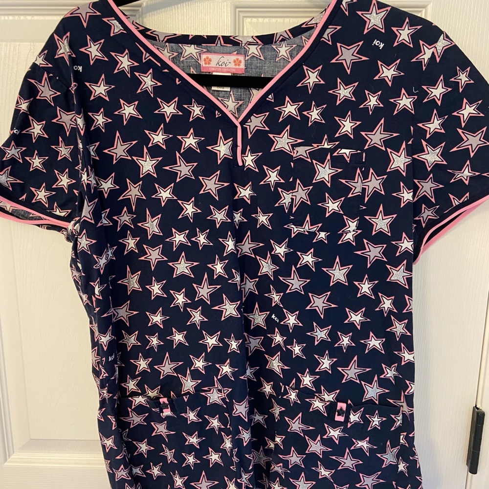 Large Koi glitter star scrub top